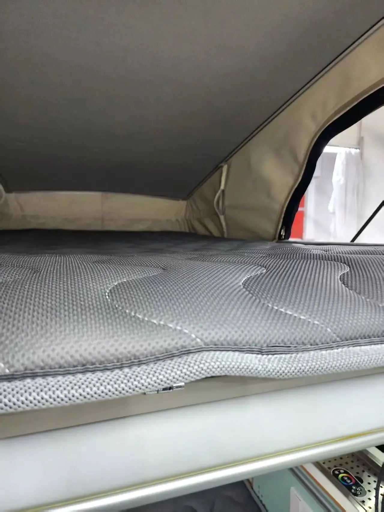 The popular 2026 xinghai V9 1.5TD 200km enjoy version of the four-seat roof camper automatic gear 11