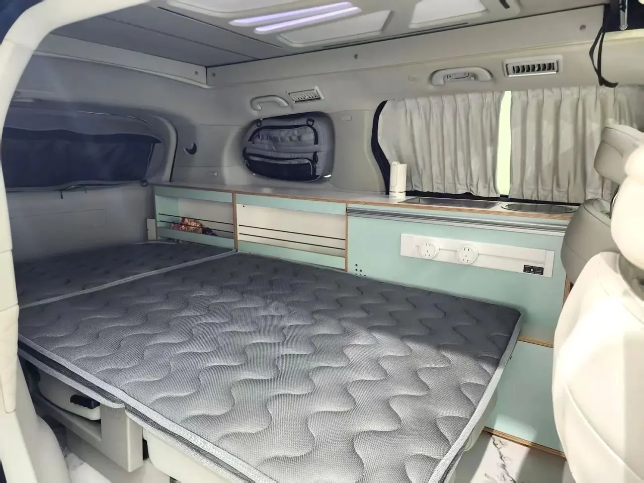 The popular 2026 xinghai V9 1.5TD 200km enjoy version of the four-seat roof camper automatic gear 12