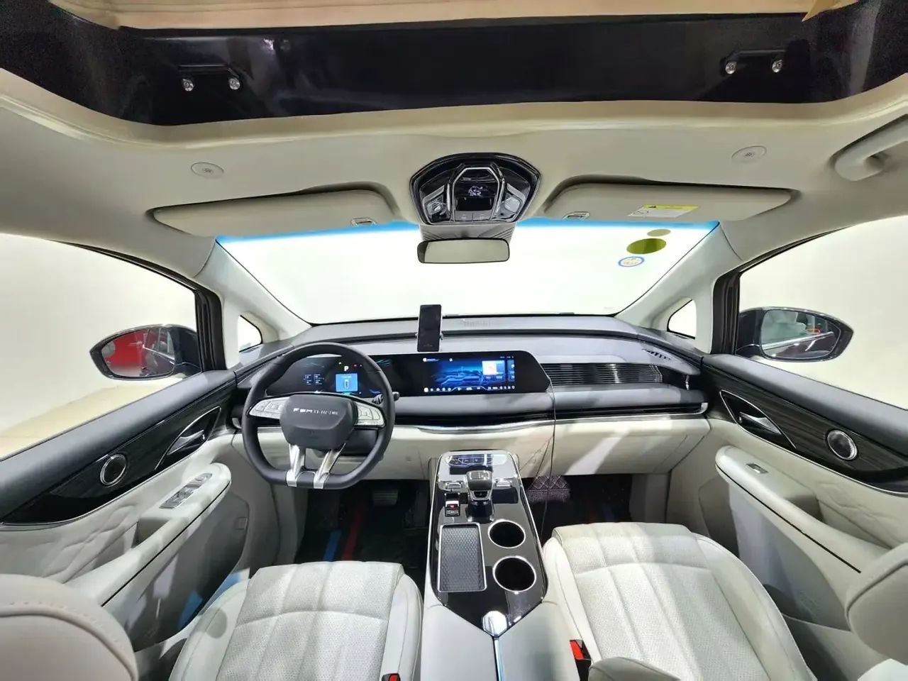 The popular 2026 xinghai V9 1.5TD 200km enjoy version of the four-seat roof camper automatic gear 8