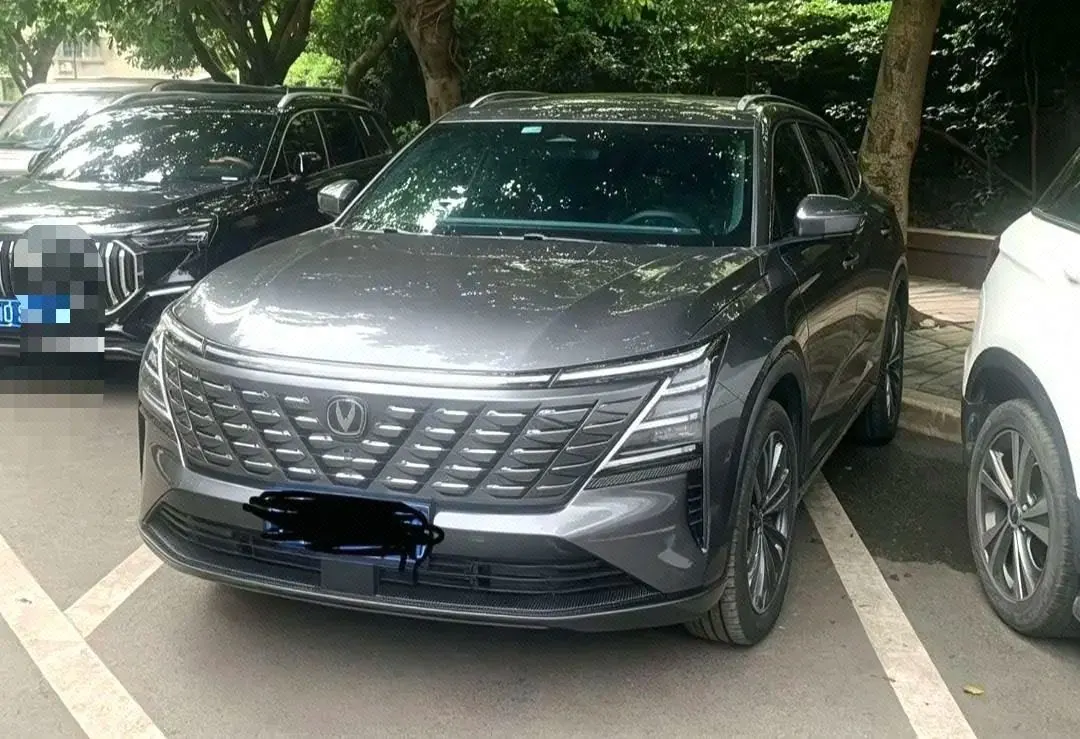 打开图片灯箱:ChangAn 2025 CS75 PLUS 2.0T UItra New Blue Whale Optimus Wind Automatic