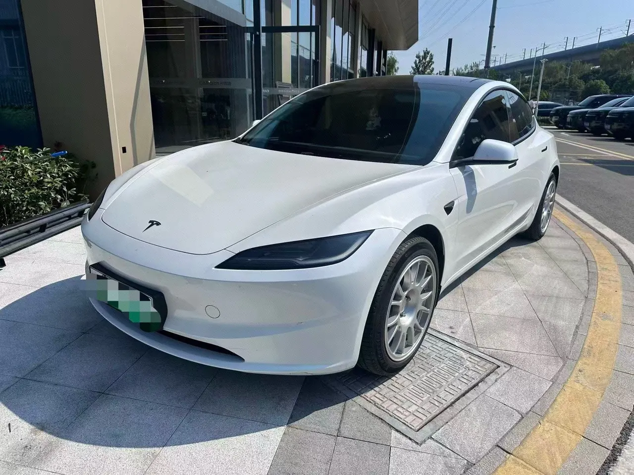 打开图片灯箱:Tesla 2023 Model 3 Rejuvenation Edition Rear Wheel Drive Automatic Transmission