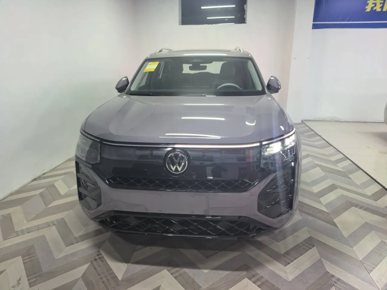 Volkswagen 2025 Touang Pro 2.0TSI 450TSI Four-wheel Drive Vertical and Horizontal Automatic Gear 2
