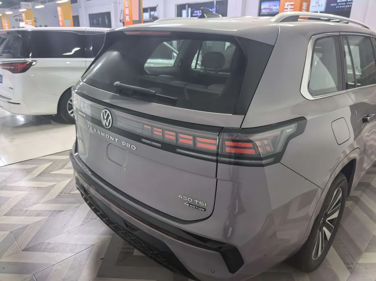 Volkswagen 2025 Touang Pro 2.0TSI 450TSI Four-wheel Drive Vertical and Horizontal Automatic Gear 5