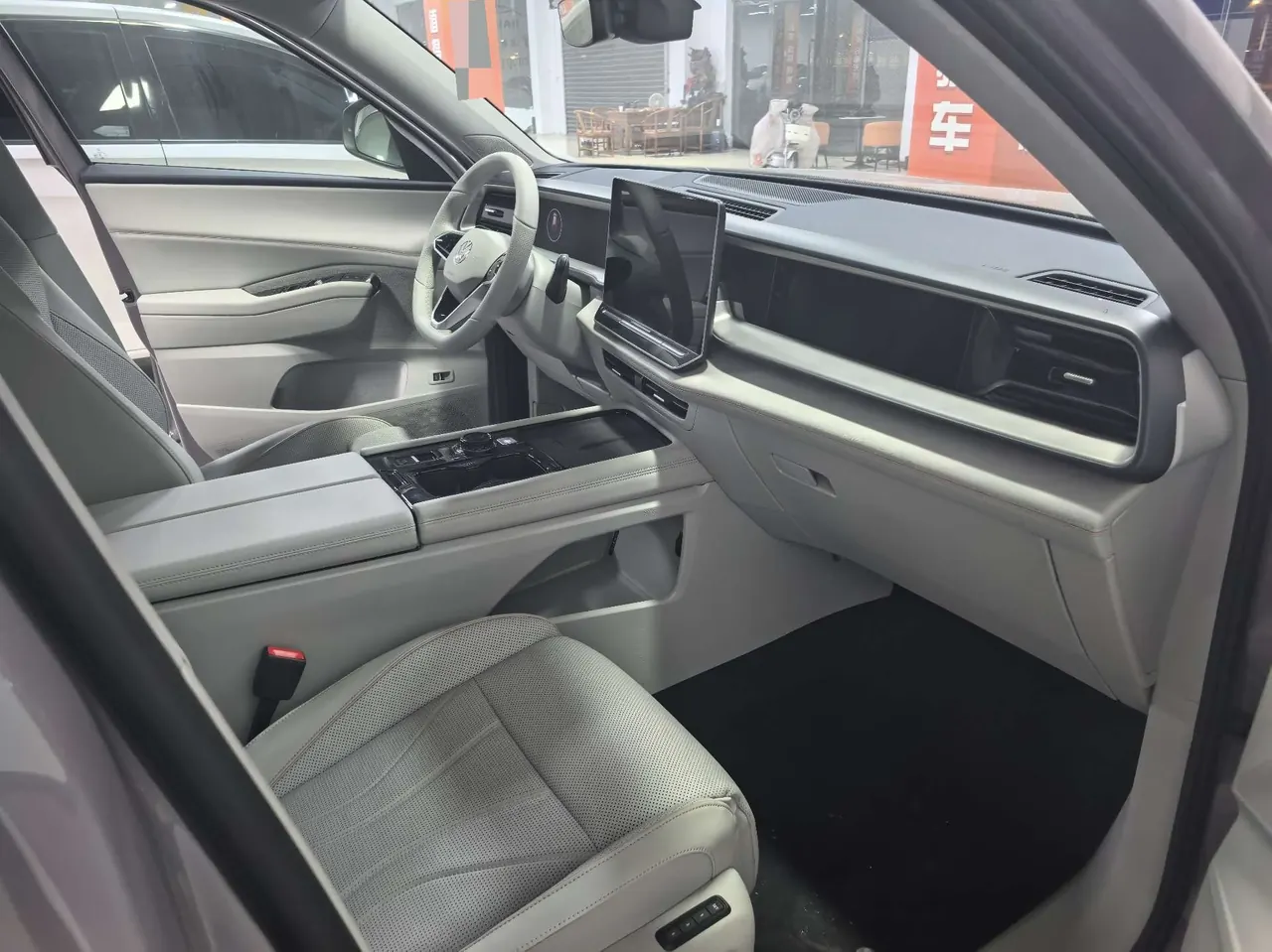 Volkswagen 2025 Touang Pro 2.0TSI 450TSI Four-wheel Drive Vertical and Horizontal Automatic Gear 6