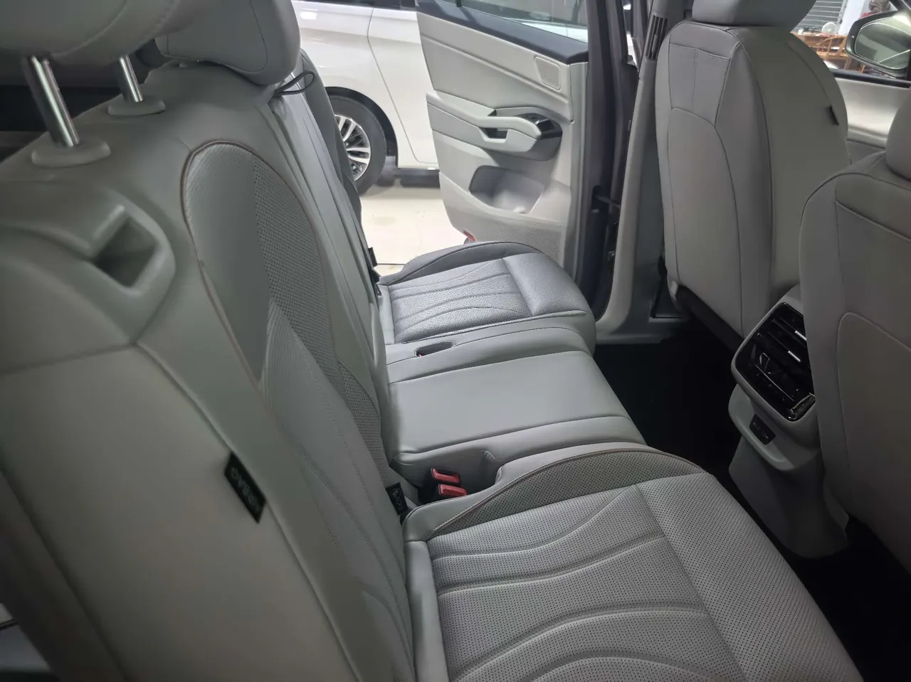 Volkswagen 2025 Touang Pro 2.0TSI 450TSI Four-wheel Drive Vertical and Horizontal Automatic Gear 7