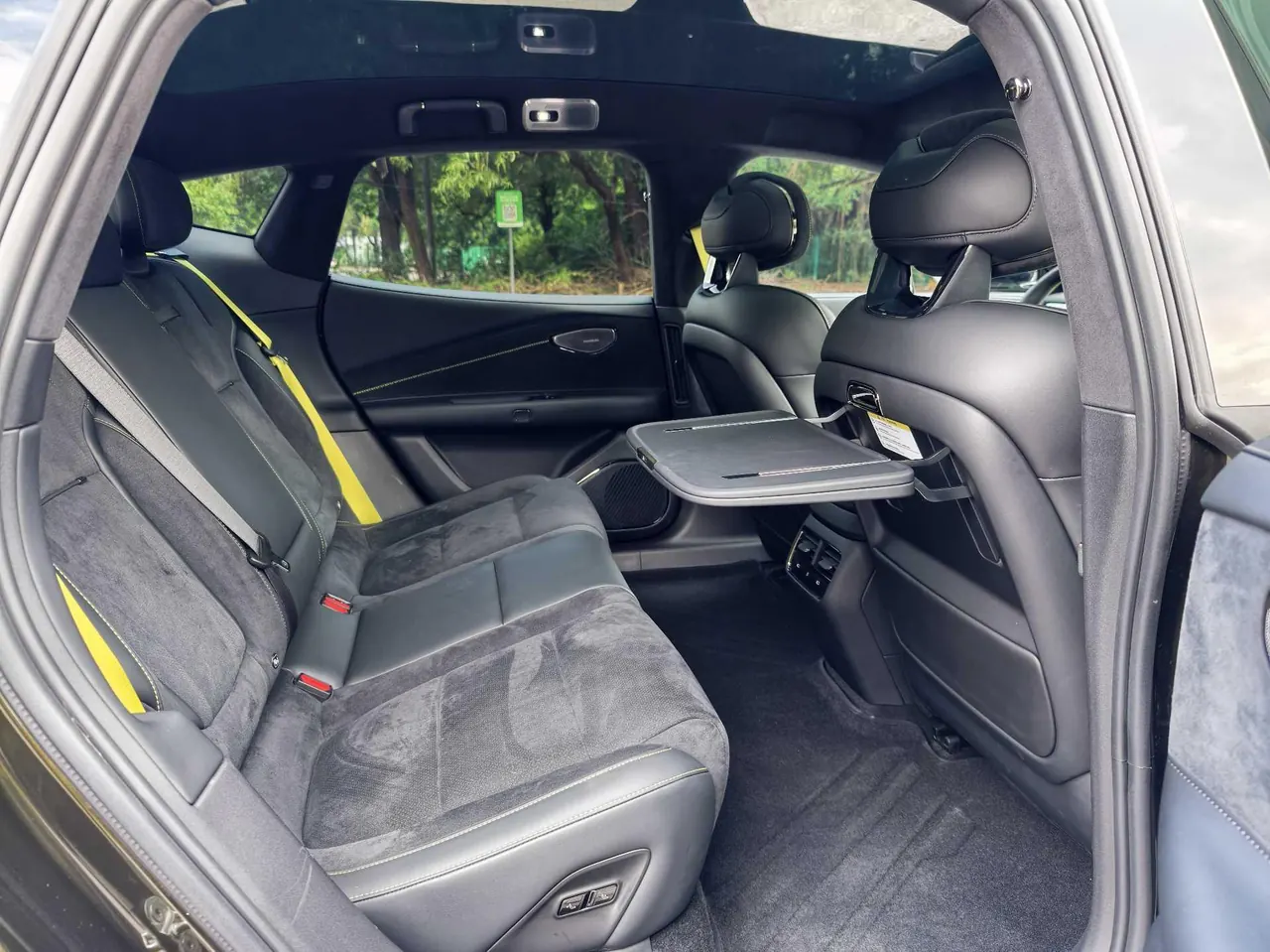LYNK&amp;CO 2025 LYNK&amp;CO 10 EM-P 1.5T 240 four-wheel drive Ultra sports version automatic gear 5
