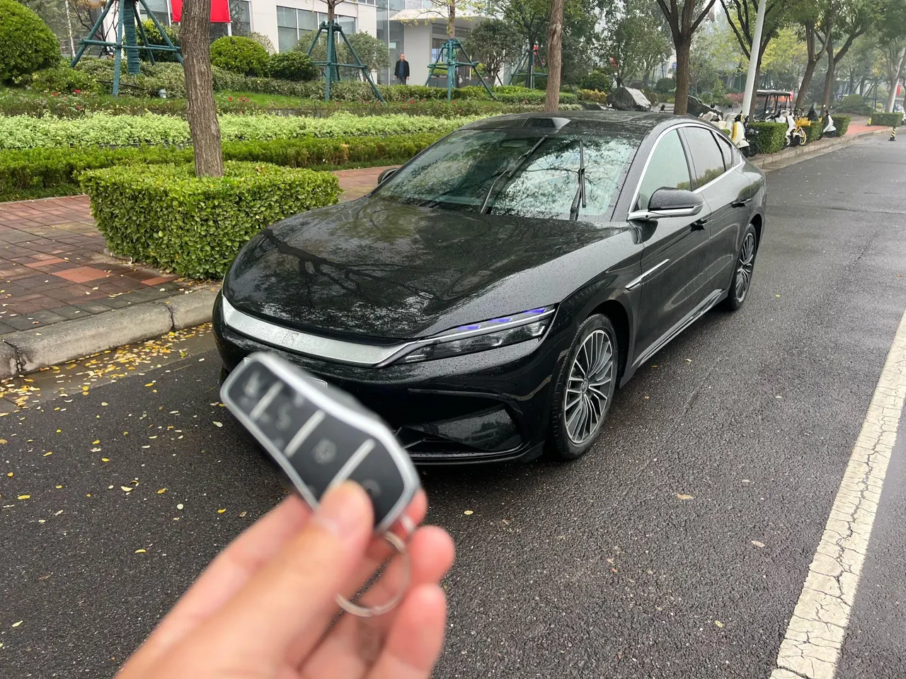 打开图片灯箱:BYD 2025 Han DM-i 1.5T stepless smart driving version 125KM laser Radar flagship automatic gear