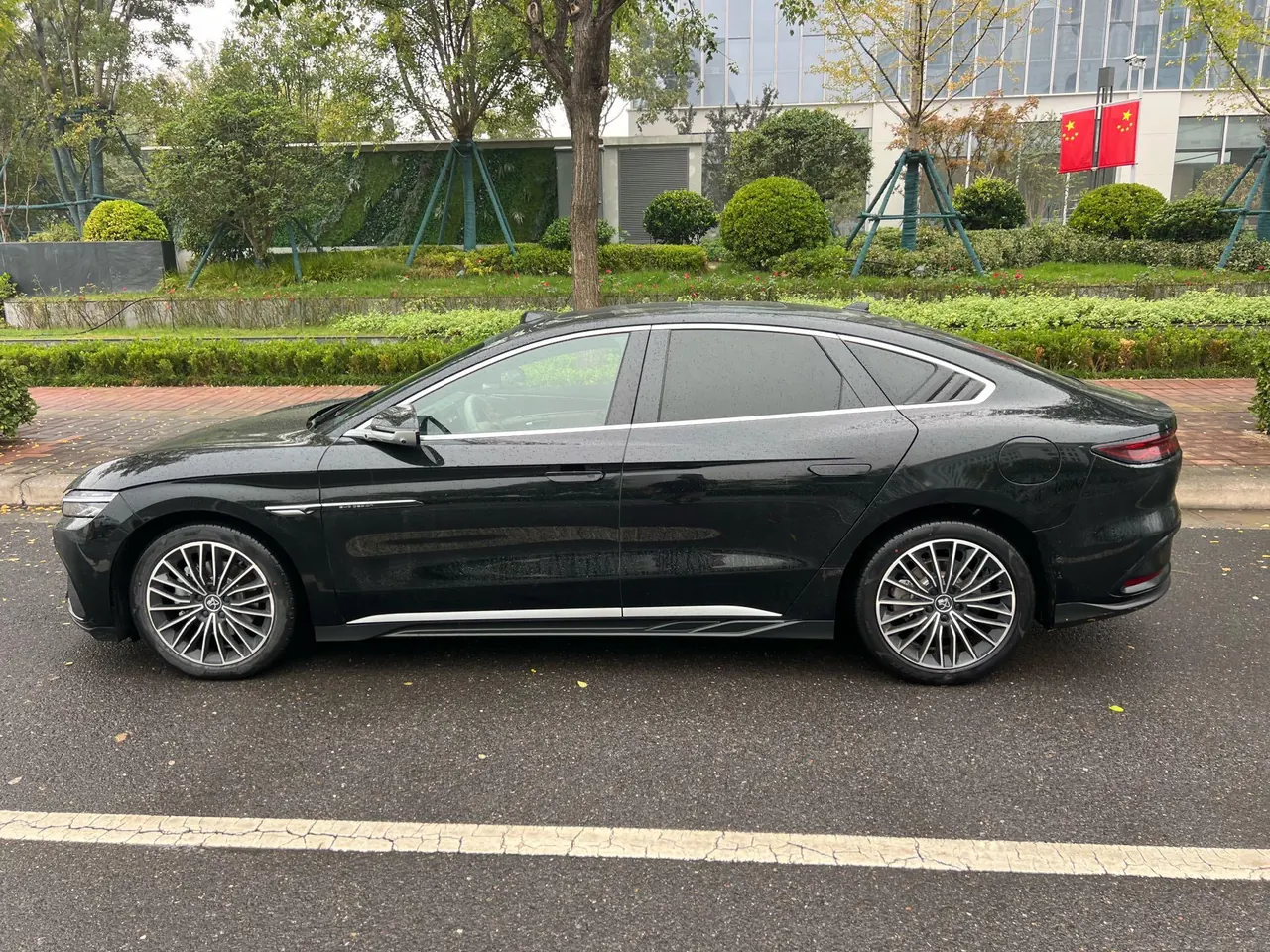 BYD 2025 Han DM-i 1.5T stepless smart driving version 125KM laser Radar flagship automatic gear 3