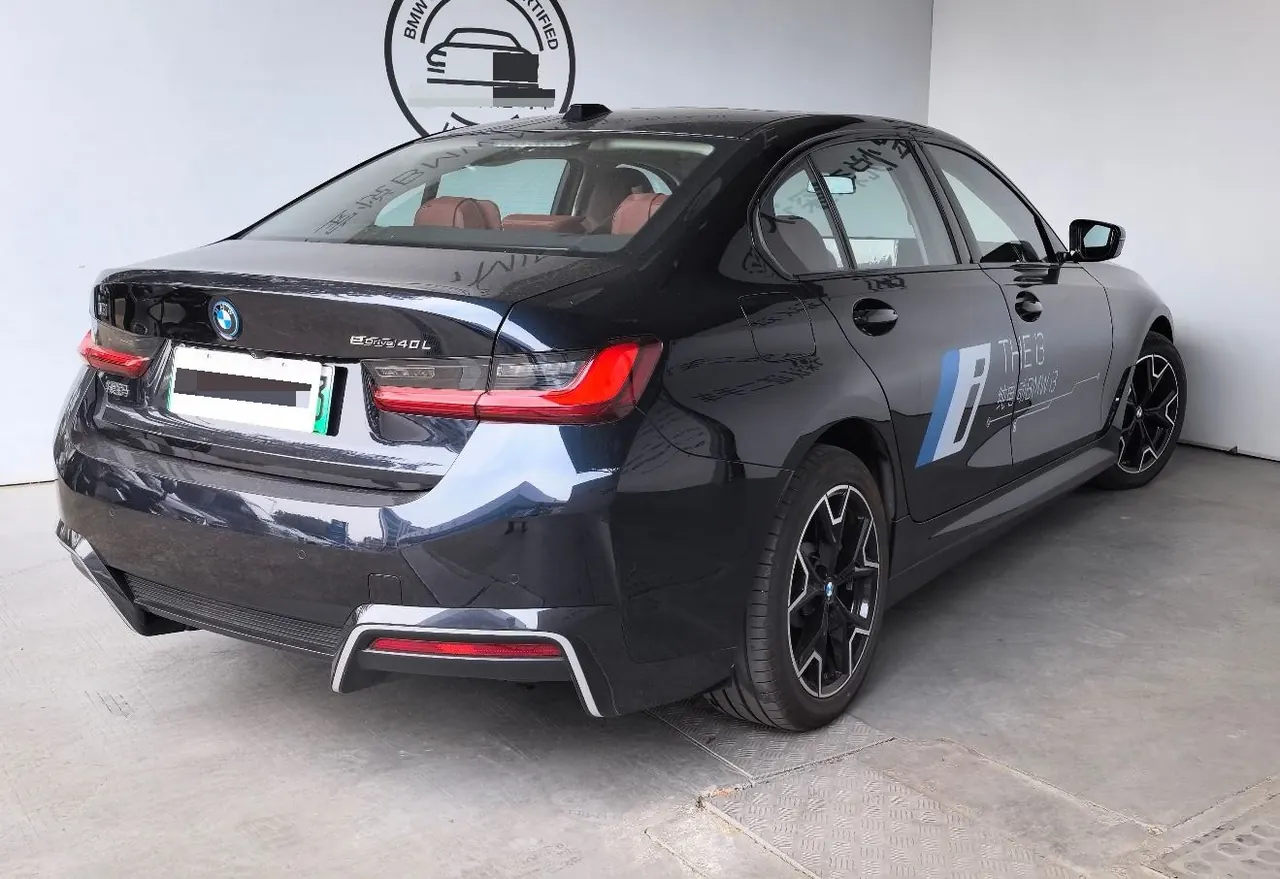 BMW 2026 i3 eDrive 40 L obsidian night suit automatic gear 2
