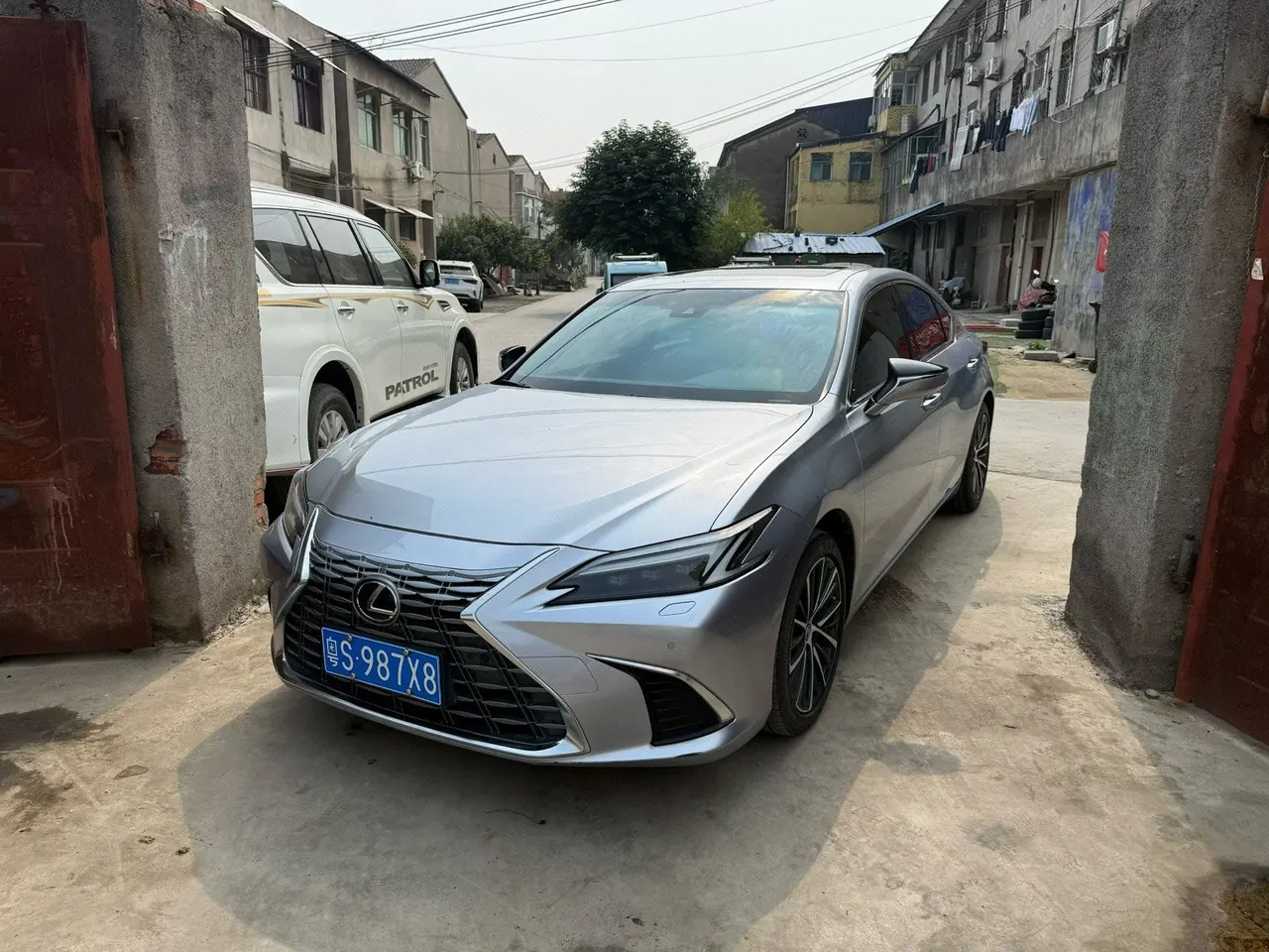 打开图片灯箱:Lexus ES (Imported) 2025 ES300h 2.5 Stepless Premium Edition Automatic Gear