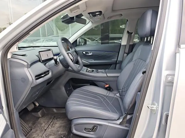 Geely Galaxy 2026 Starship 7 EM-i 1.5 135km Starship Edition Automatic Gear 2