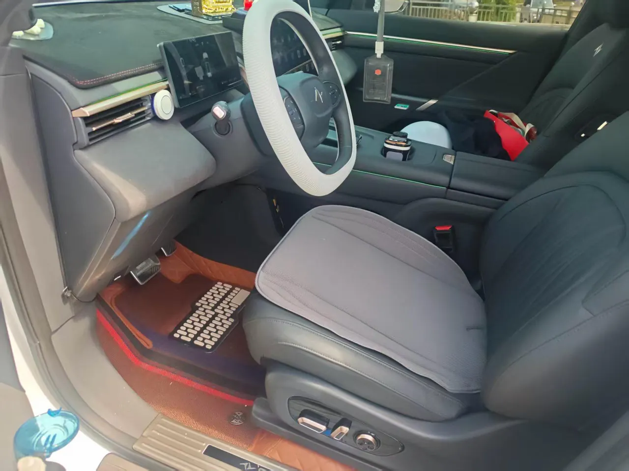 Yi pai 2025 e π 008 210Ultra extended range version 5-seat automatic gear 4