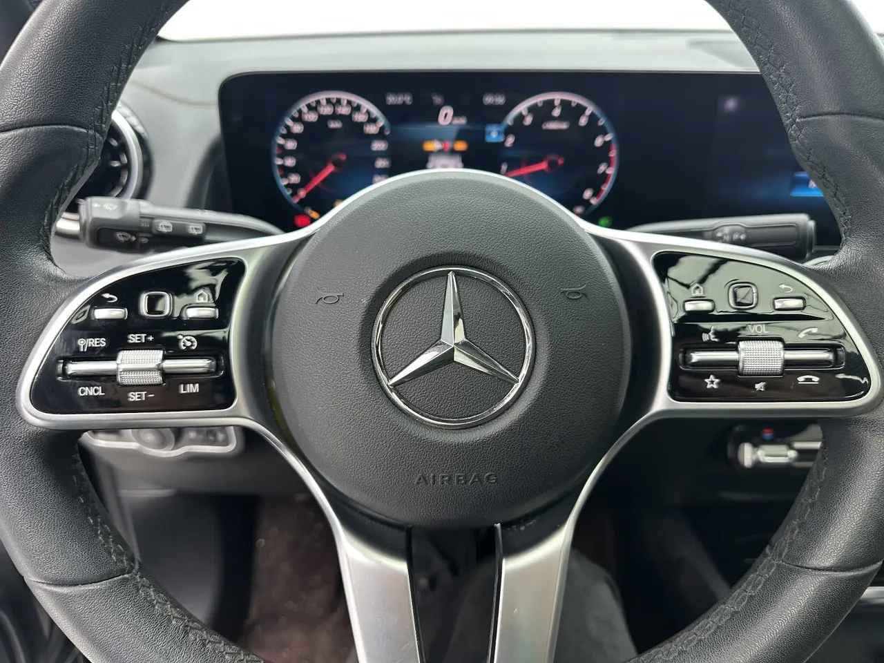 Mercedes Benz 2021 GLB 180 1.3T Dynamic Automatic 12