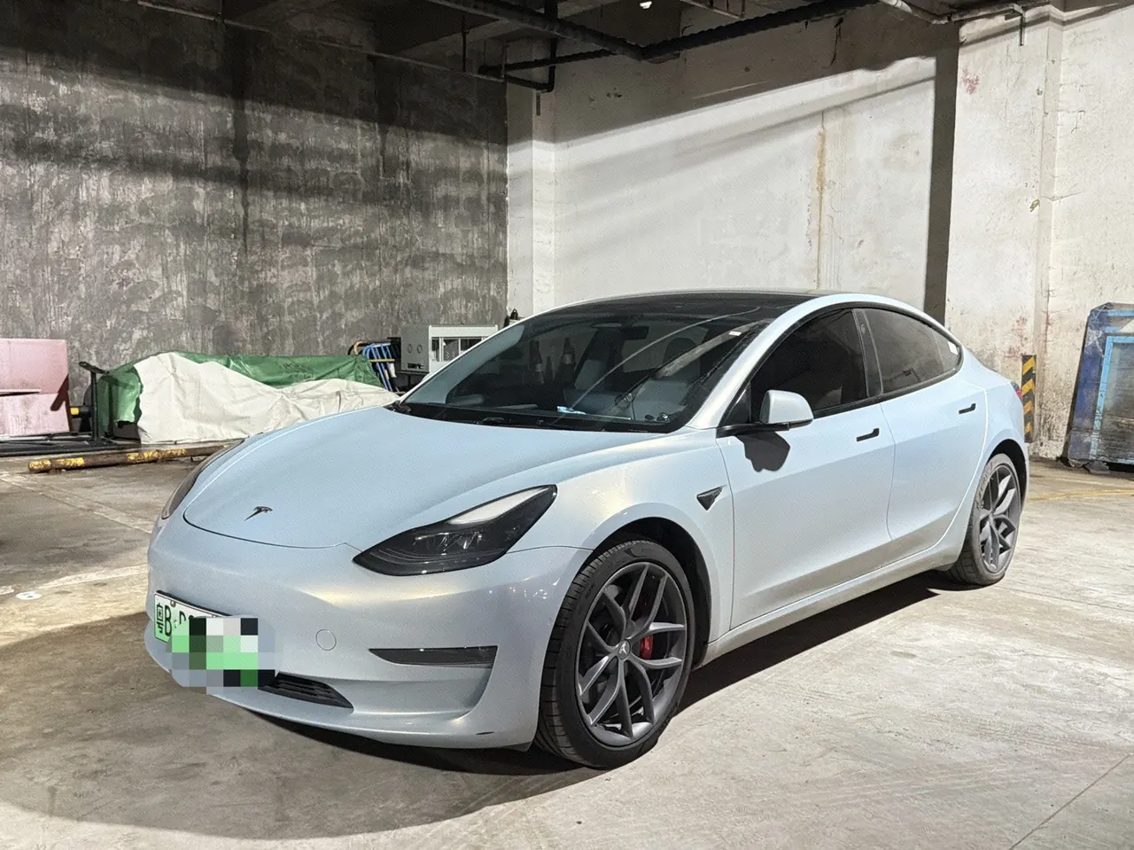 打开图片灯箱:Tesla 2022 Model 3 Performance high-performance all-wheel drive automatic transmission