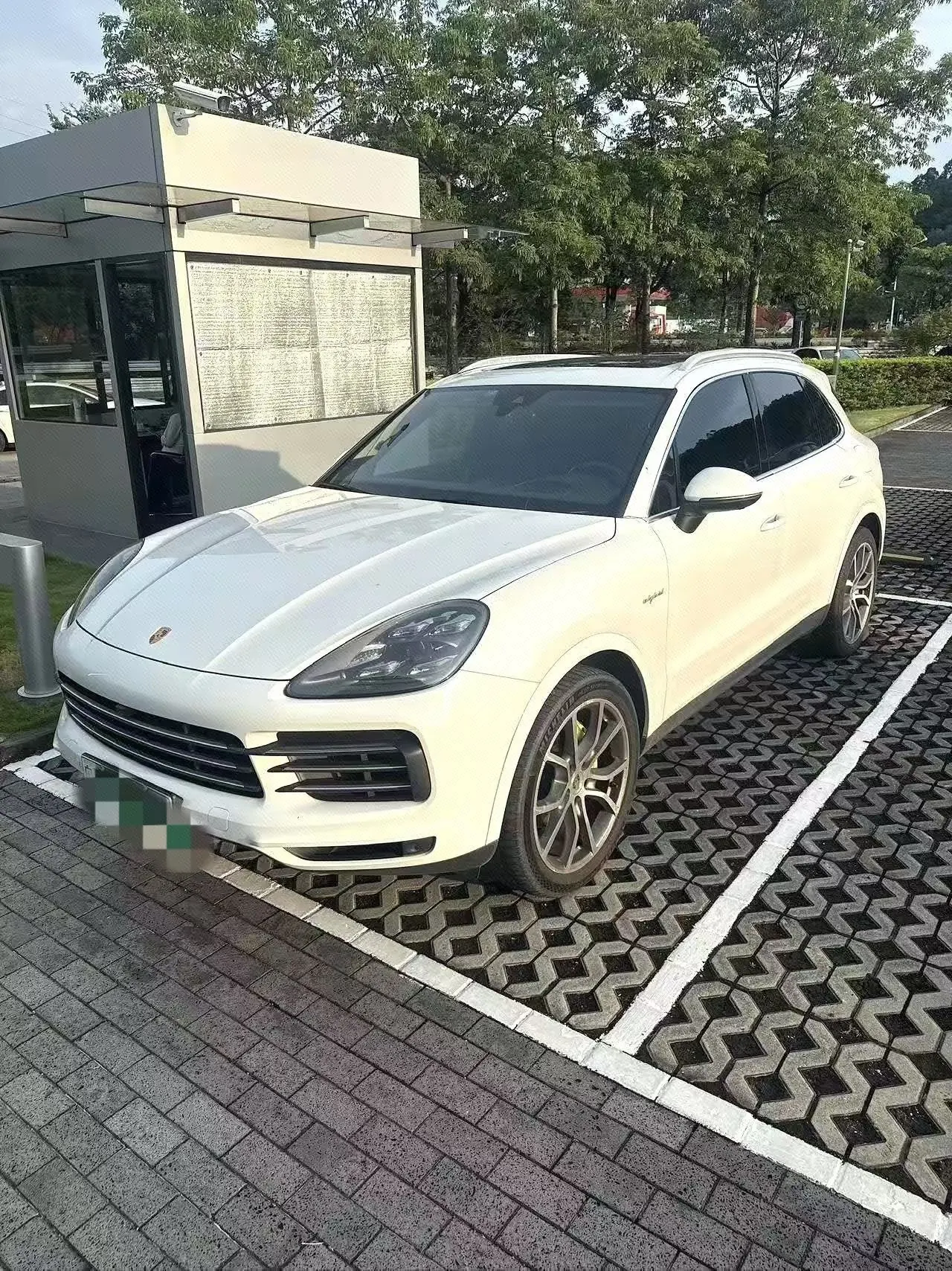 Porsche Cayenne New Energy (Imported) 2021 Cayenne Oil and Electric Hybrid 2.0T Automatic Gear - View 1