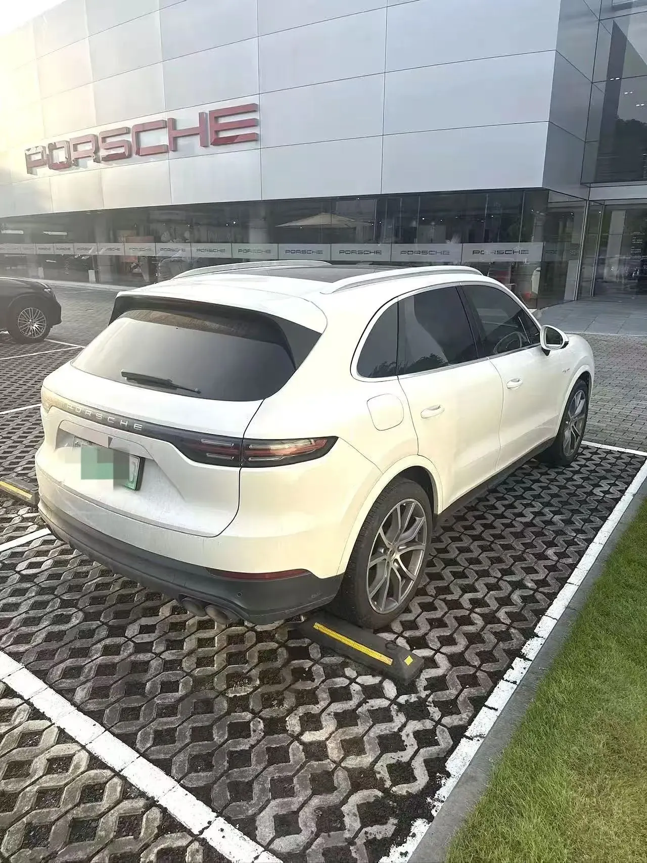 Porsche Cayenne New Energy (Imported) 2021 Cayenne Oil and Electric Hybrid 2.0T Automatic Gear 3