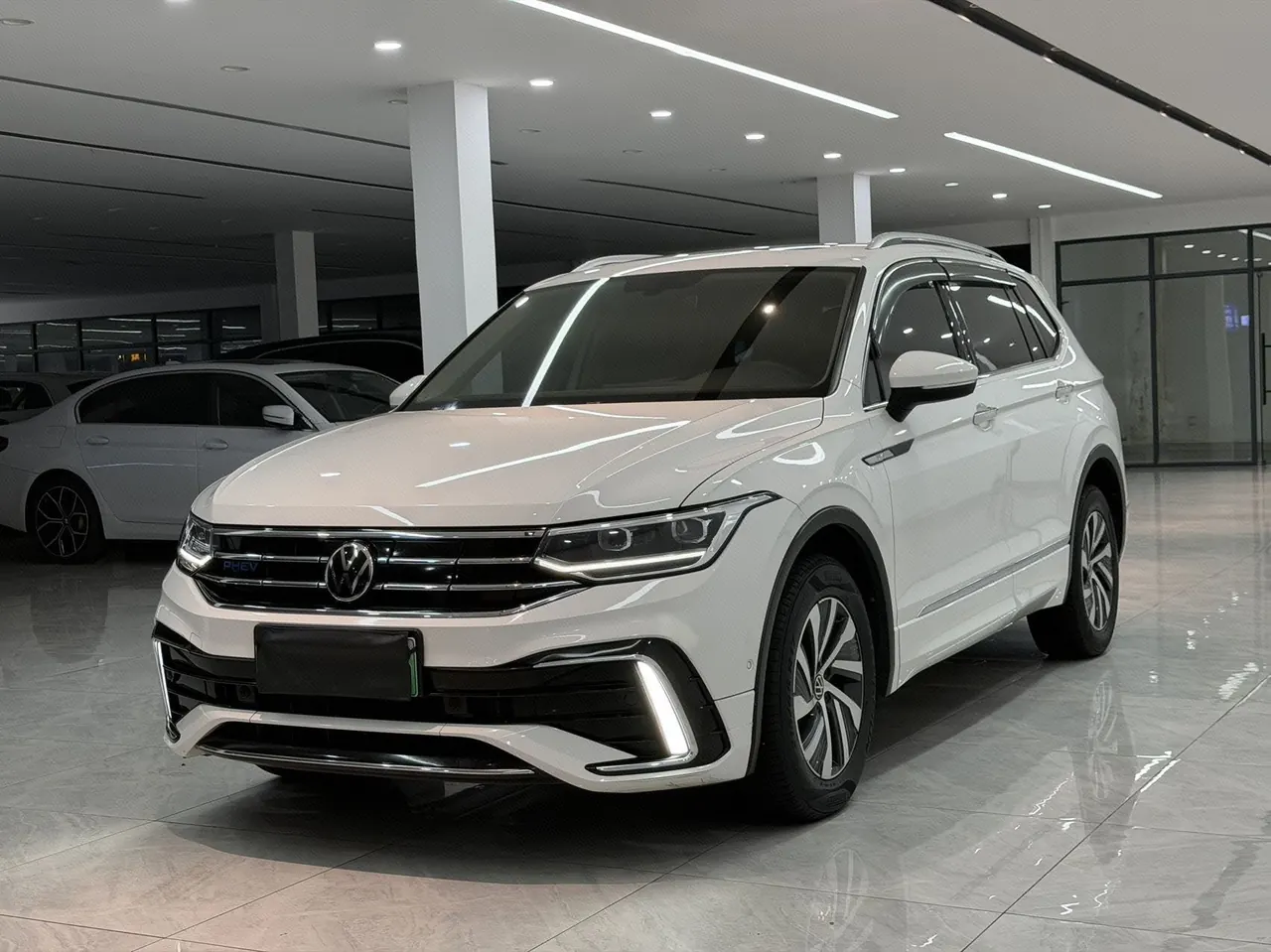 Volkswagen Tiguan L New Energy 2022 Tiguan L PHEV 1.4T 430 Premium Edition Automatic Gear - View 1