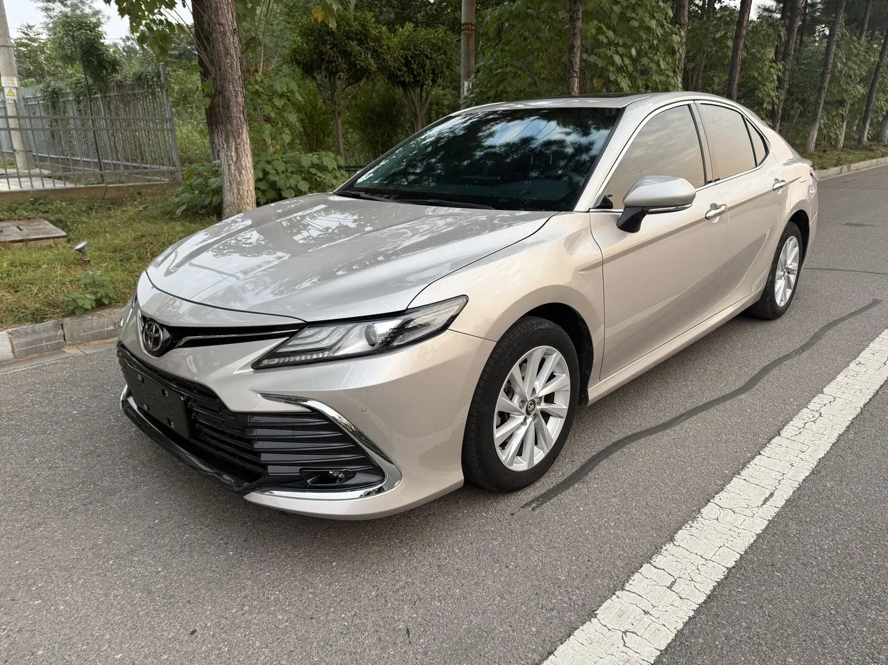 Открыть галерею: Toyota 2021 Camry 2.0G Stepless Deluxe Edition Automatic Gear