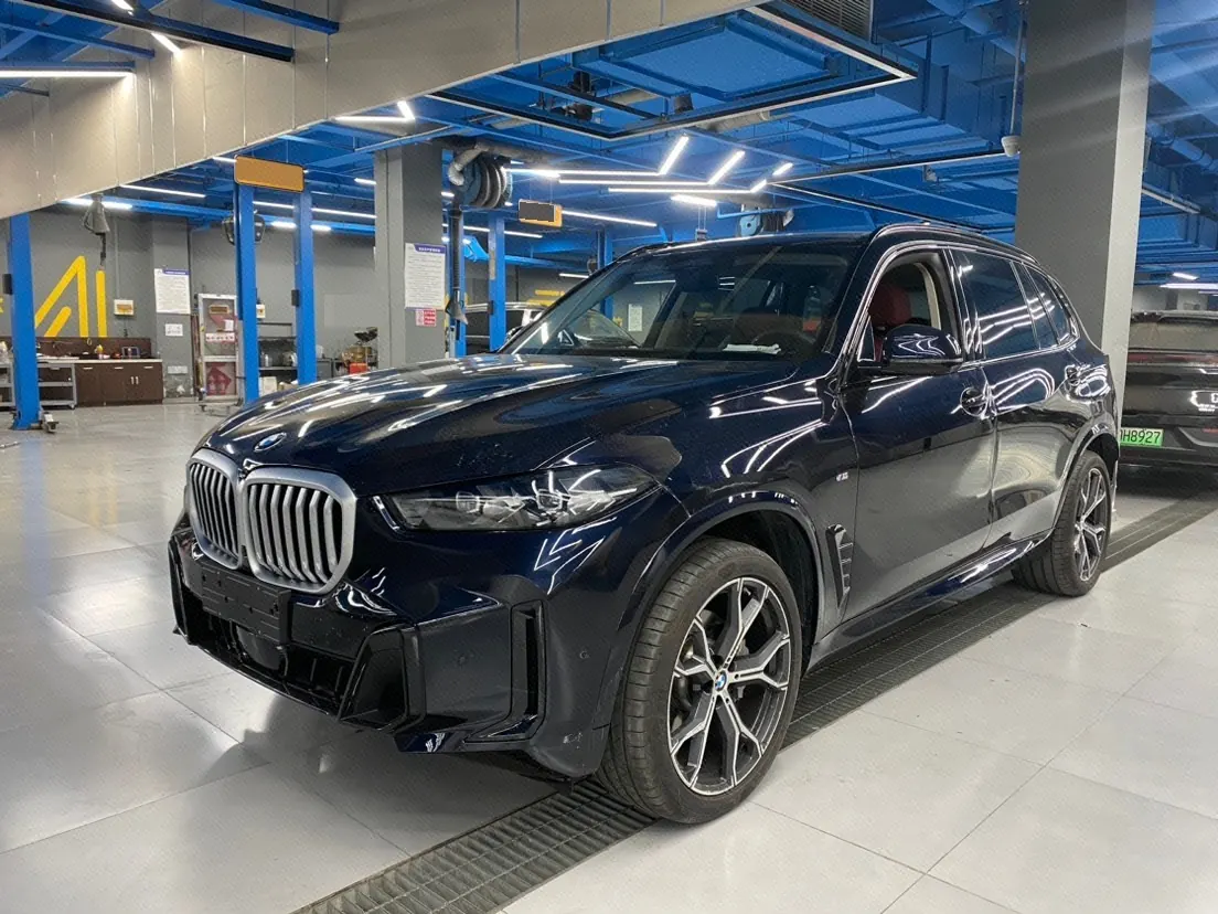 打开图片灯箱:BMW 2026 X5 xDrive30Li 48V 2.0T exclusive m sports obsidian night suit automatic gear