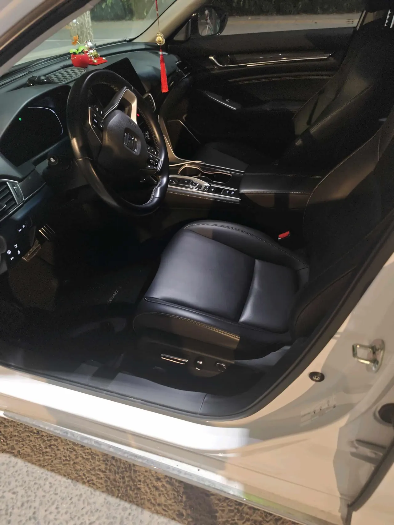 Honda 2022 10th Generation Accord Hybrid 2.0 Stepless Magic Night Reed Edition Automatic Gear 3