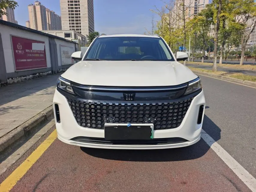 LanDian 2023 LanDian E5 1.5 stepless DE-i 100KM exclusive 5-seat automatic gear 2
