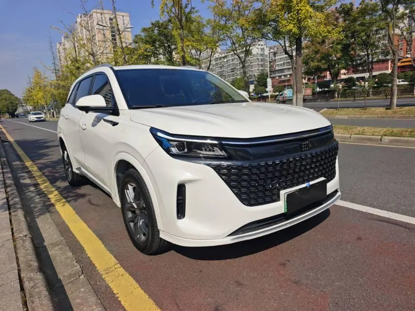 LanDian 2023 LanDian E5 1.5 stepless DE-i 100KM exclusive 5-seat automatic gear 3
