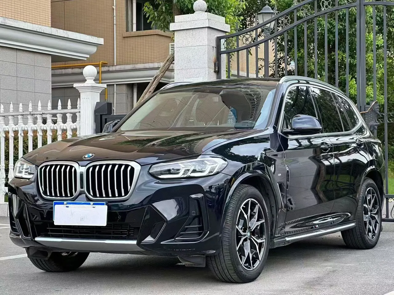 Open image lightbox: BMW 2023 X3 xDrive25i 2.0T M sports suit automatic gear