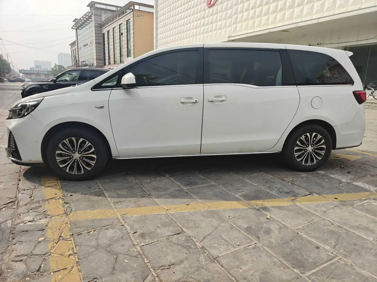 Buick 2022 GL8 Land Business Class 48V 2.0T 652T Comfortable Automatic Gear 3