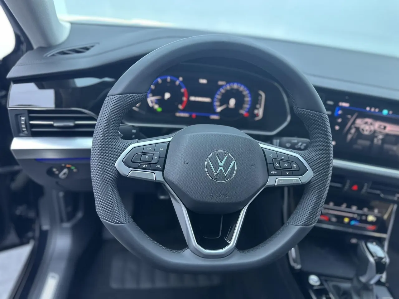 Volkswagen 2024 Passat 2.0TSI 380TSI Star Dragon Edition Automatic Gear 15