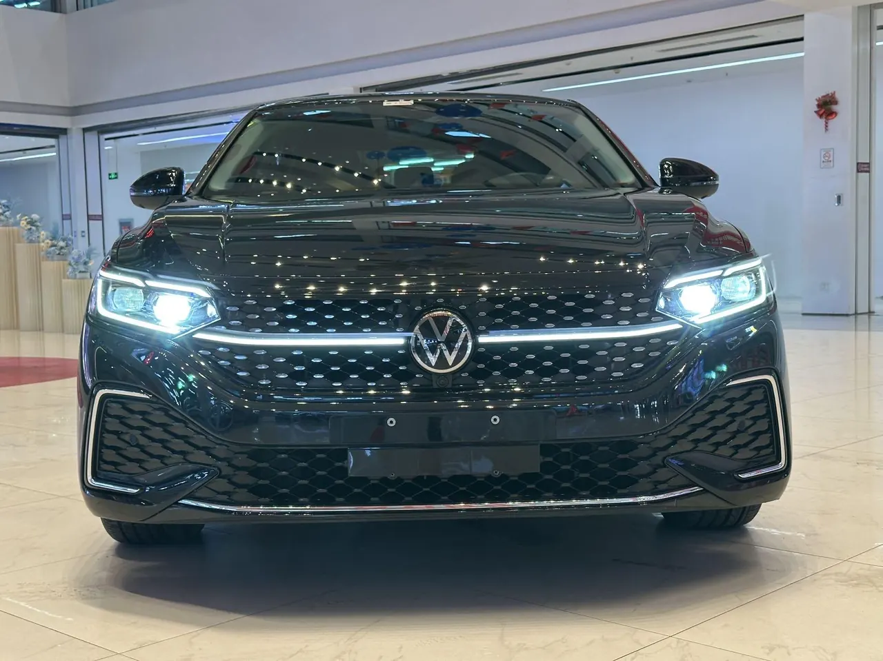 Volkswagen 2024 Passat 2.0TSI 380TSI Star Dragon Edition Automatic Gear 2