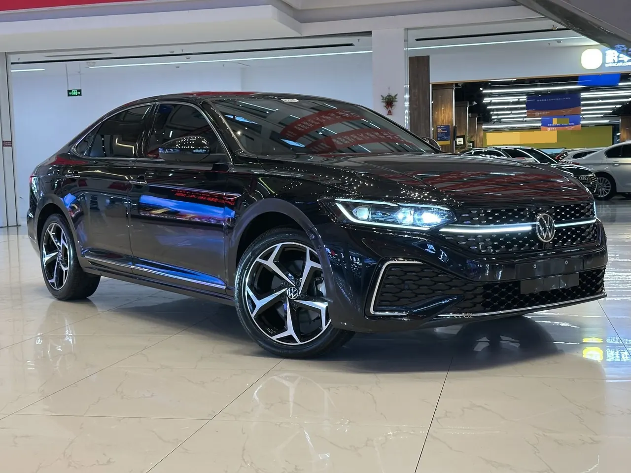 Volkswagen 2024 Passat 2.0TSI 380TSI Star Dragon Edition Automatic Gear 3