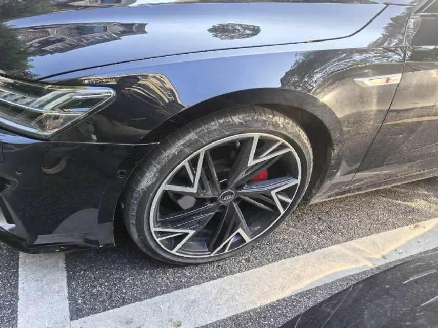 Audi 2024 A7L 2.0TFSI 45TFSI Quattro Black Samurai Edition Automatic Gear 2