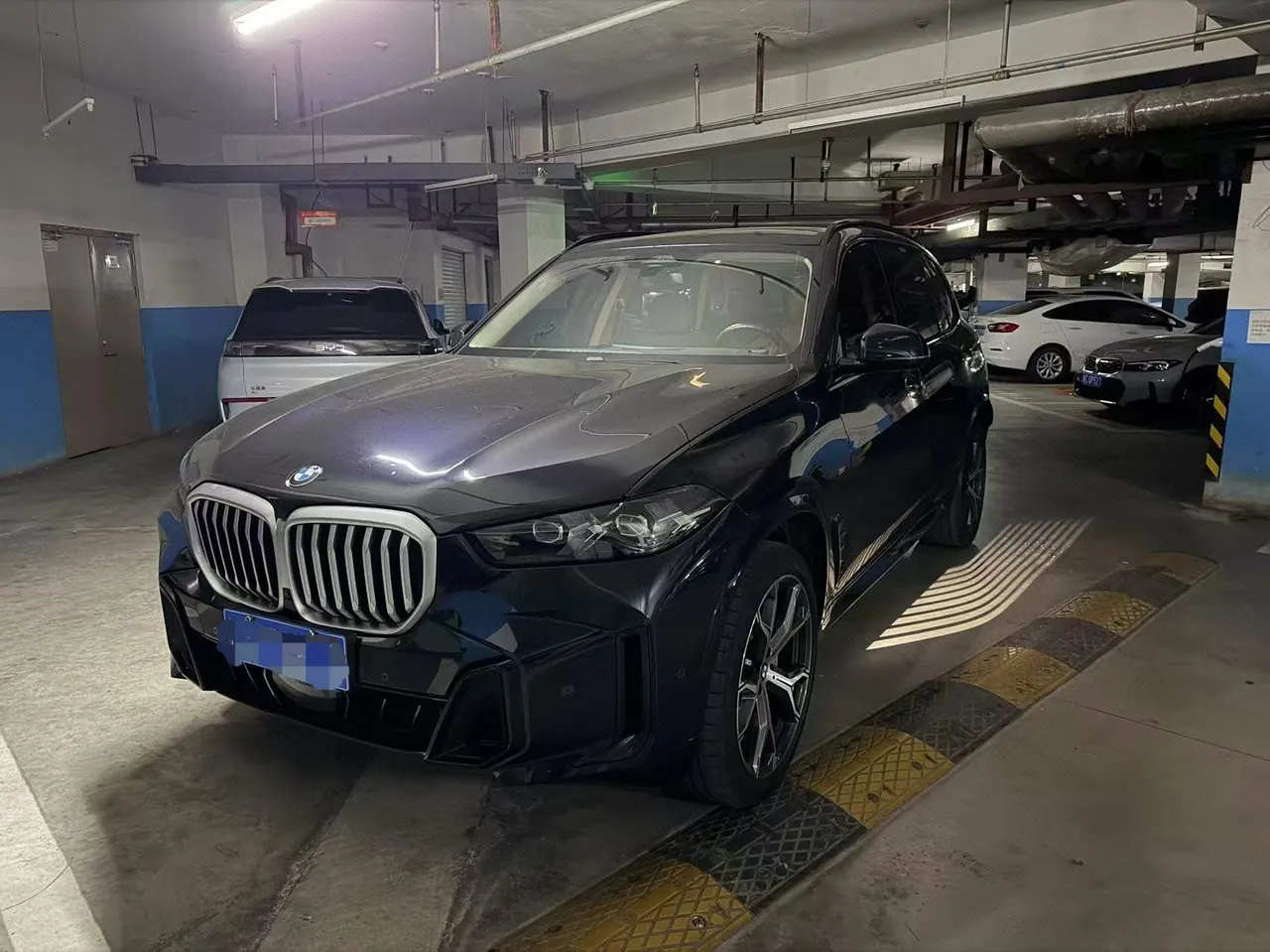 Open image lightbox: BMW 2023 X5 xDrive30Li 48V 2.0T exclusive M sports suit automatic gear