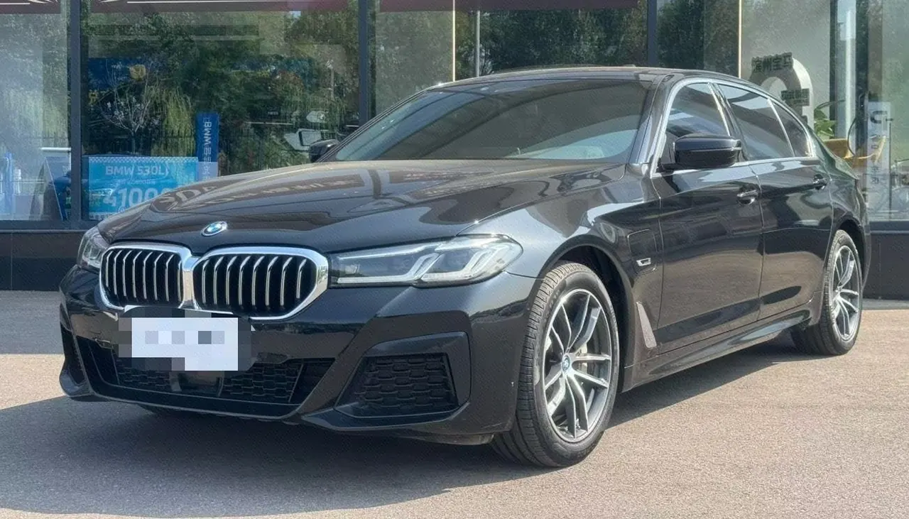 Open image lightbox: BMW 2024 i5 eDrive 35L M sports suit automatic gear