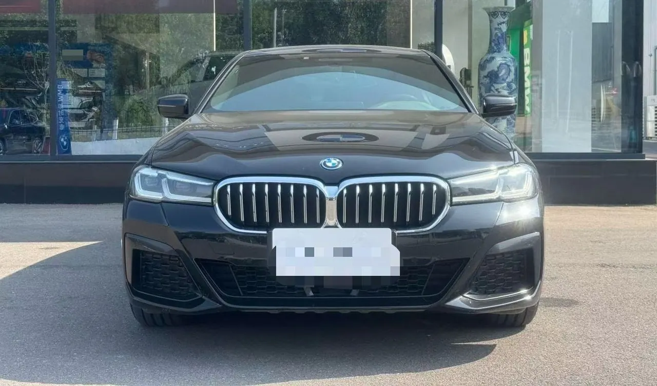 BMW 2024 i5 eDrive 35L M sports suit automatic gear 2