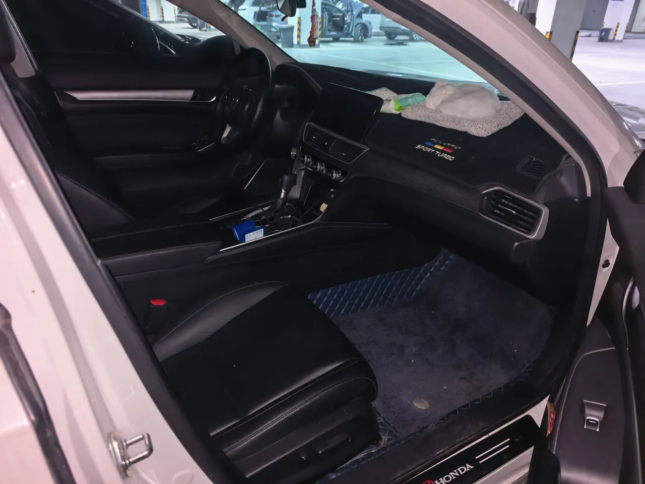 Honda 2022 10th Generation Accord 1.5T Stepless 260TURBO Deluxe Automatic Gear 4