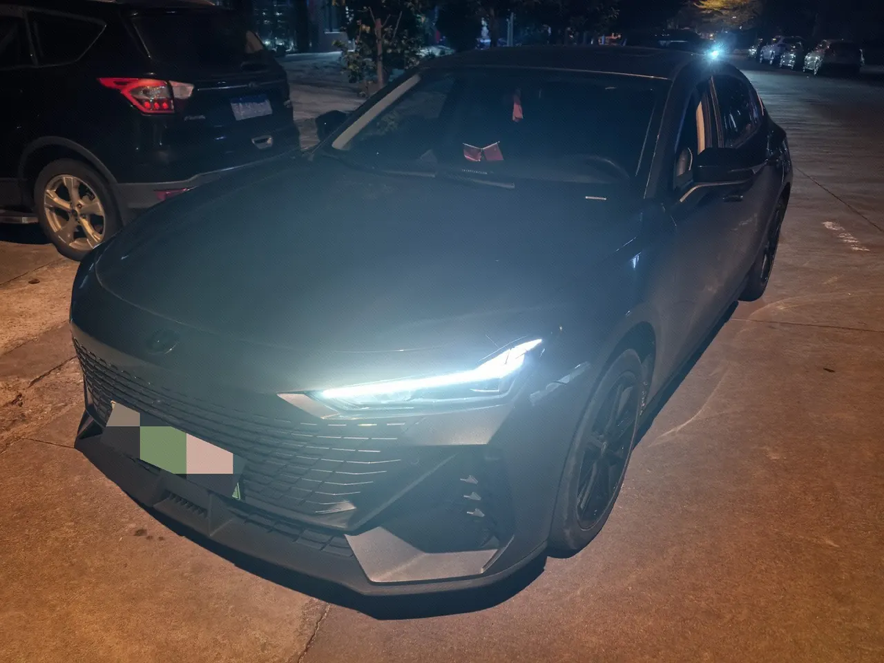 Открыть галерею: ChangAn 2023 UNI-V Smart Electric iDD 1.5T 113km Smart Auto