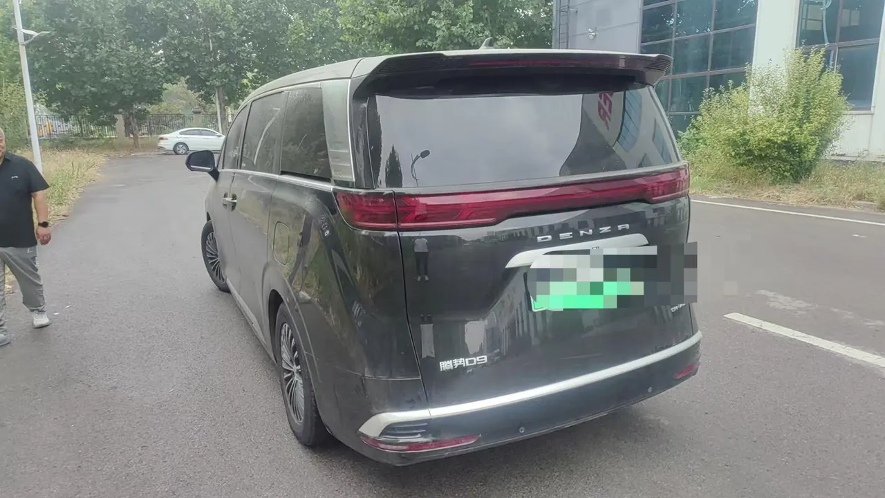 Denza 2022 Denza D9 DM-i 1.5T stepless 970 four-wheel drive flagship automatic gear 6