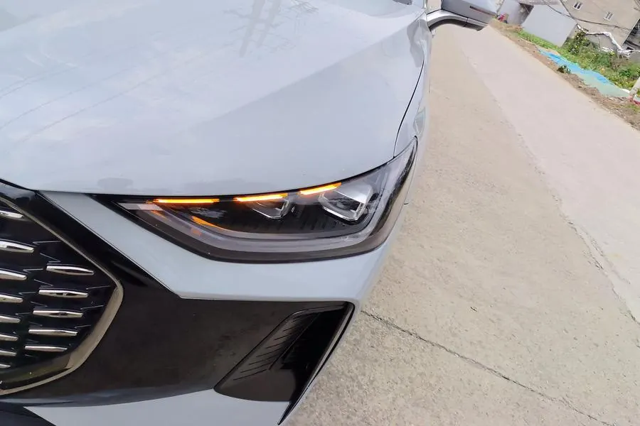 Chery 2025 Fengyun A8L 1.5TGDI 145km Luxury Automatic Gear 4