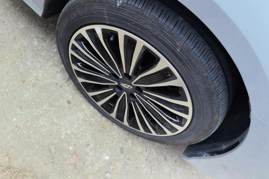 Chery 2025 Fengyun A8L 1.5TGDI 145km Luxury Automatic Gear 6