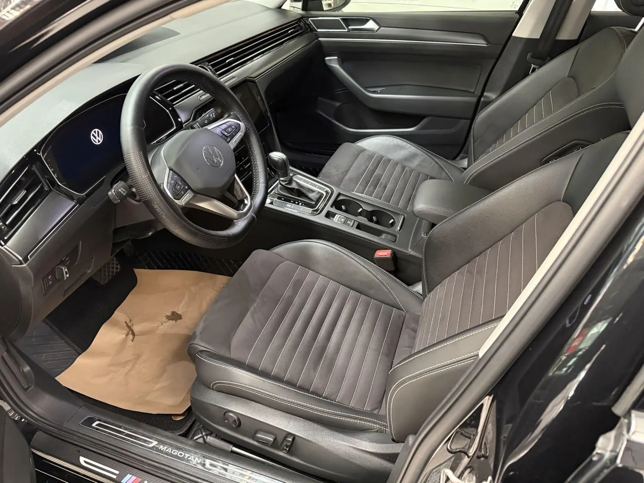 Volkswagen 2020 Magotan 2.0TSI 330TSI luxury automatic transmission 4