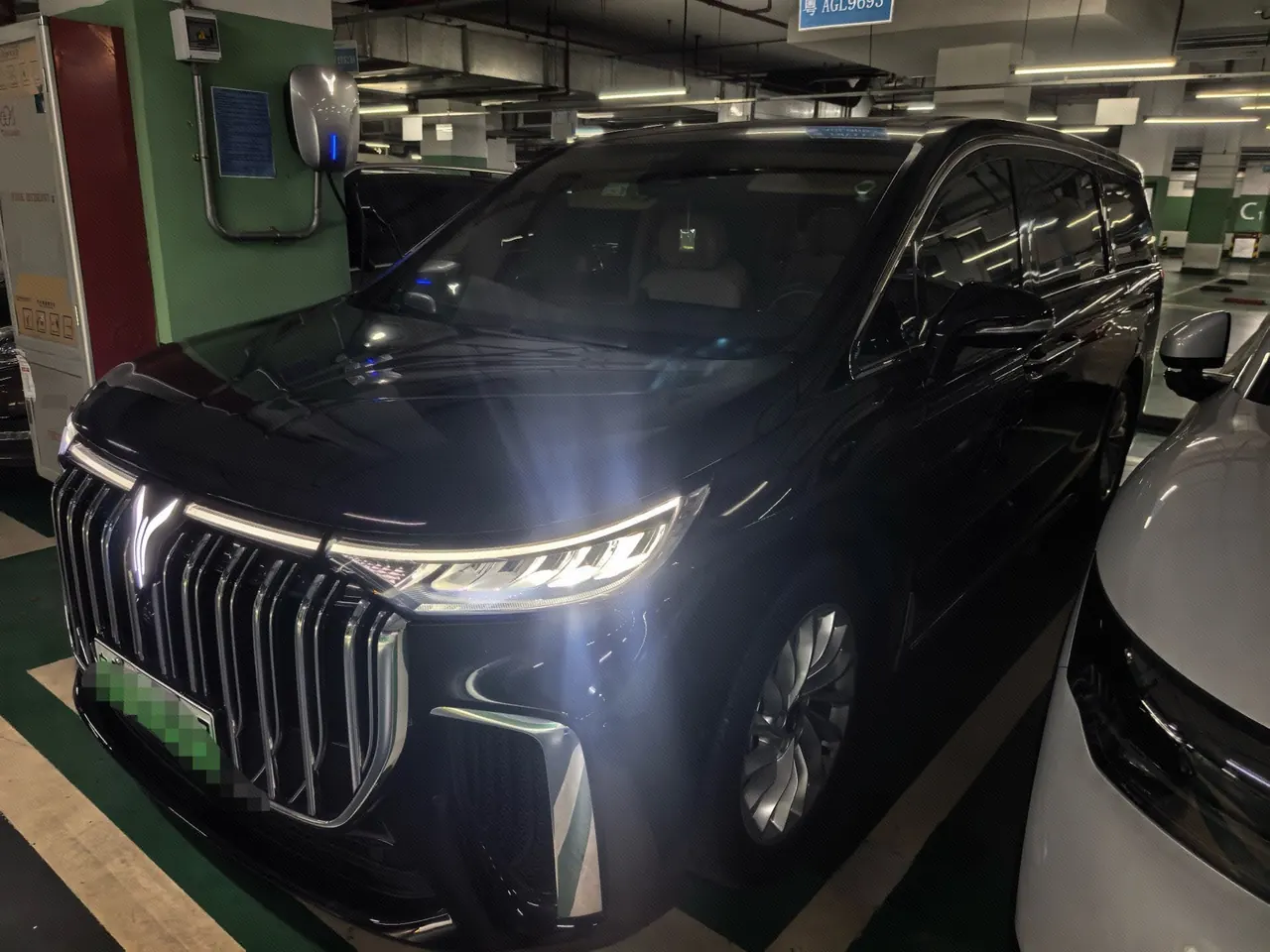 Voyah 2024 Dreamers PHEV 1.5T Long Endurance Premium Edition Automatic Gear - View 1
