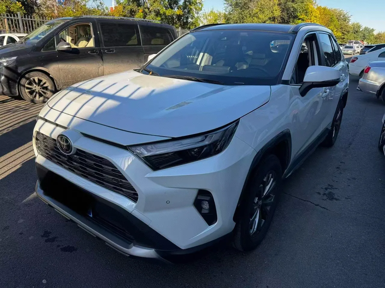 Открыть галерею: Toyota 2024 RAV4 Rongbo 2.0 Stepless Two-Drive Fashion Plus Edition Automatic Gear