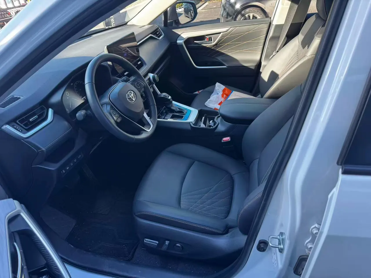 Toyota 2024 RAV4 Rongbo 2.0 Stepless Two-Drive Fashion Plus Edition Automatic Gear 2