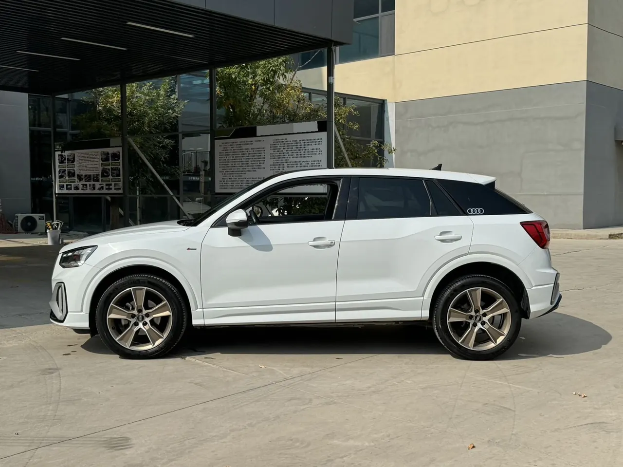 Audi 2022 Q2L 1.4TFSI 35TFSI Fashion Dynamic Automatic 3