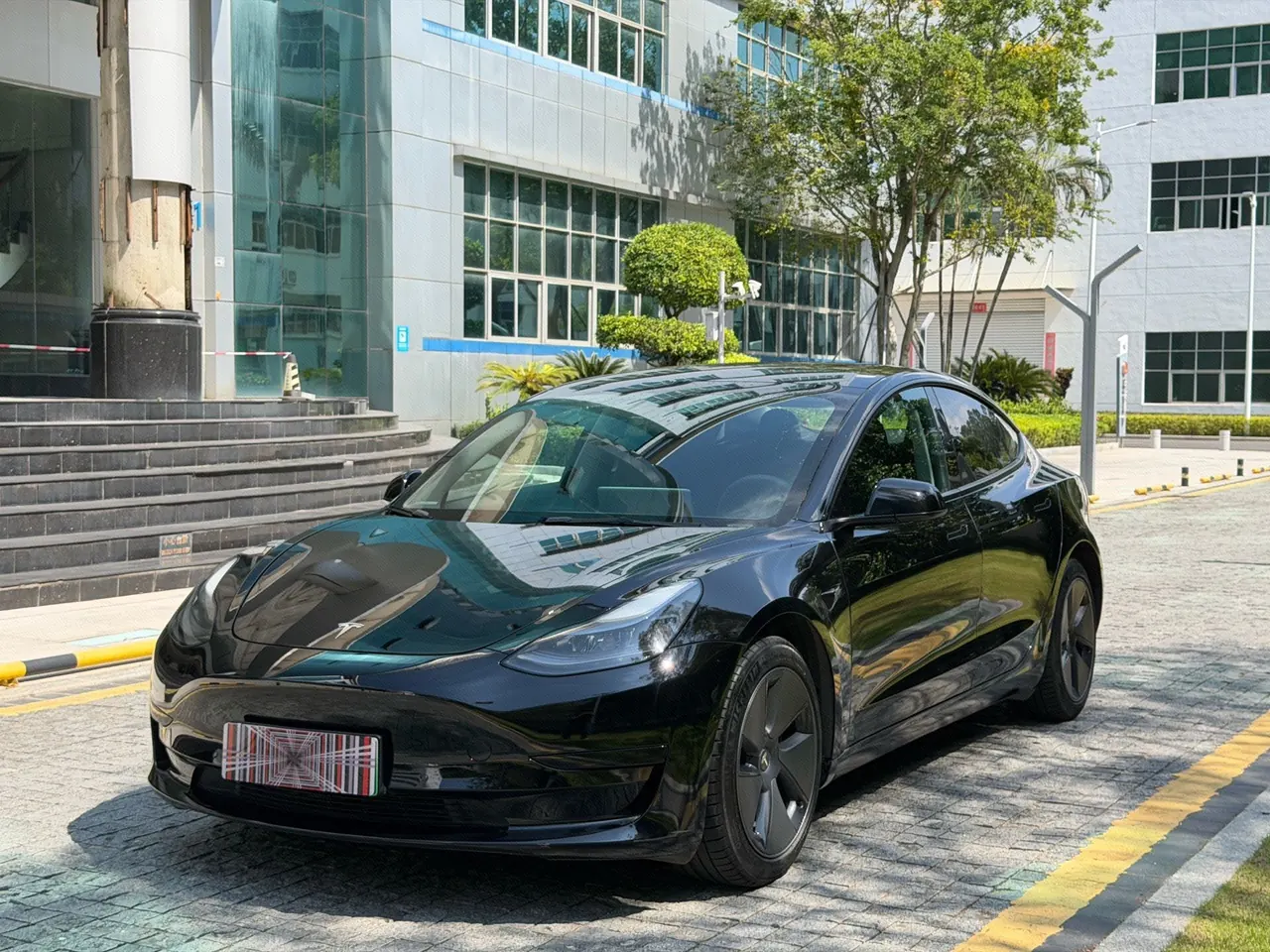Open image lightbox: Tesla 2022 Model 3 rear-wheel drive version of automatic transmission