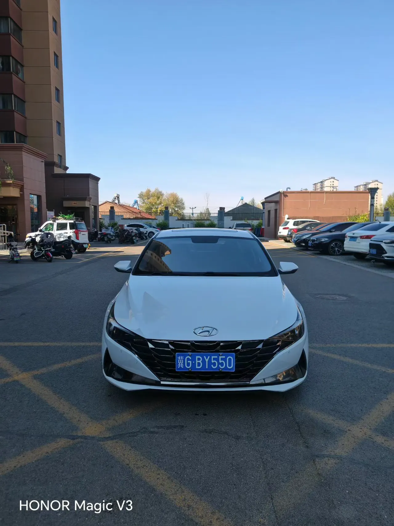 Hyundai 2021 Elantra -3-compartment 1.5 stepless LUX premium automatic gear 2