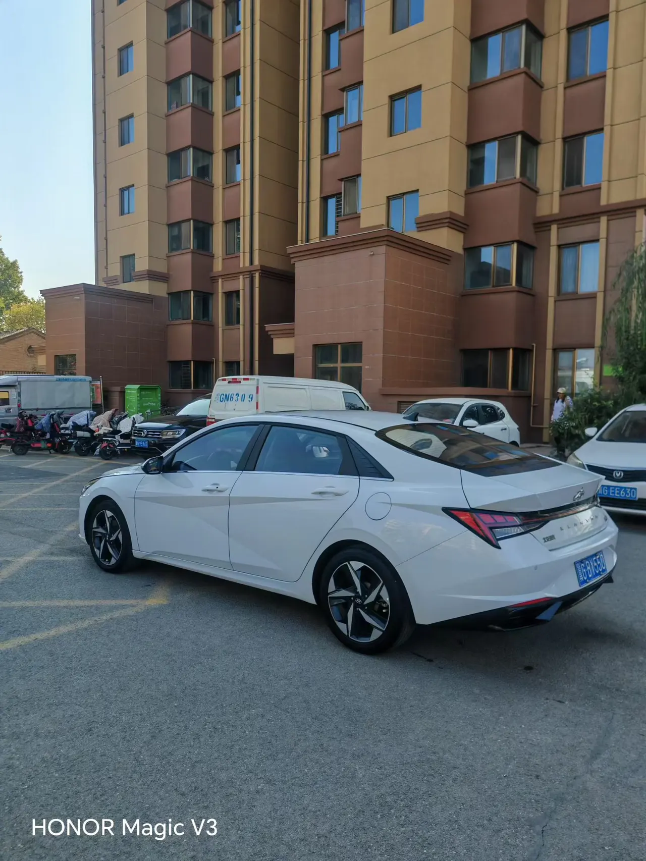 Hyundai 2021 Elantra -3-compartment 1.5 stepless LUX premium automatic gear 4