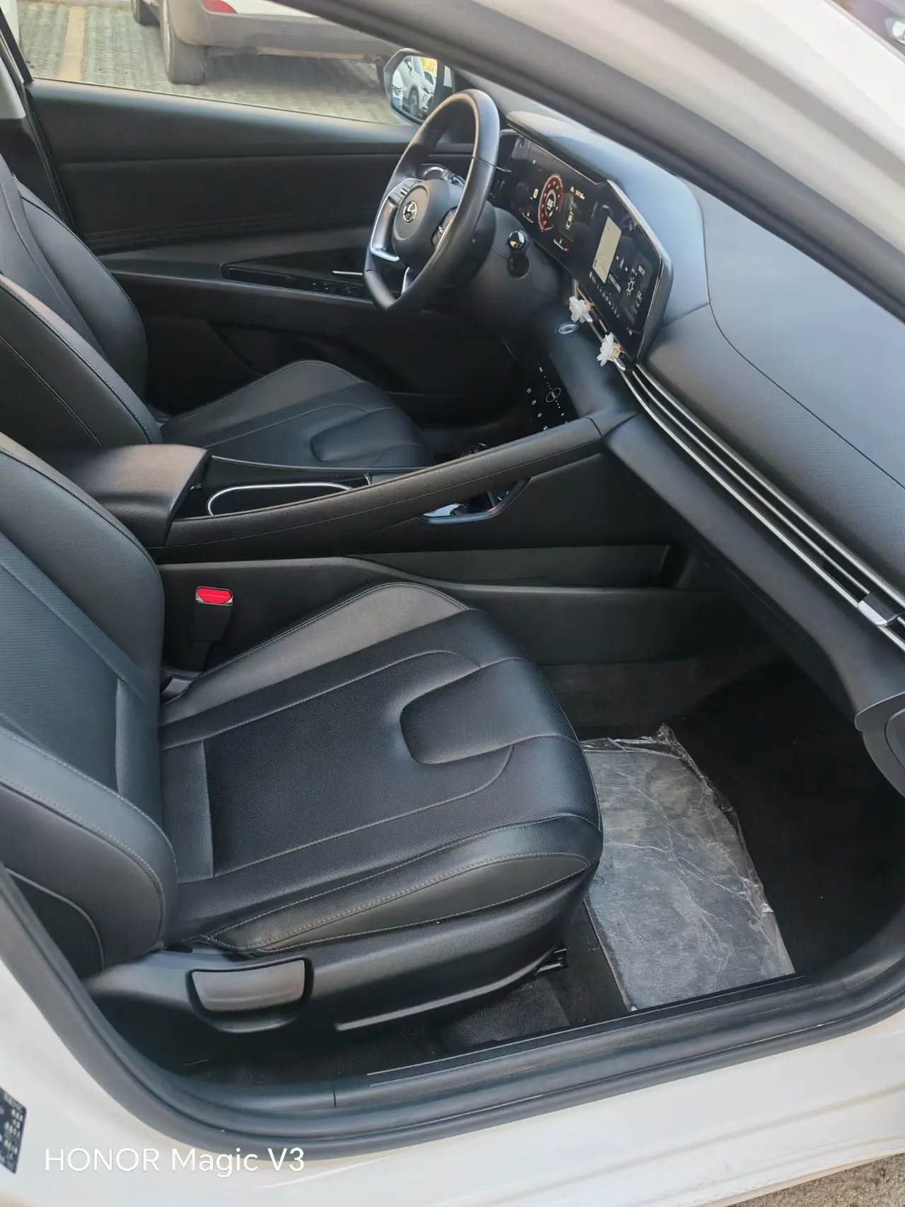 Hyundai 2021 Elantra -3-compartment 1.5 stepless LUX premium automatic gear 6