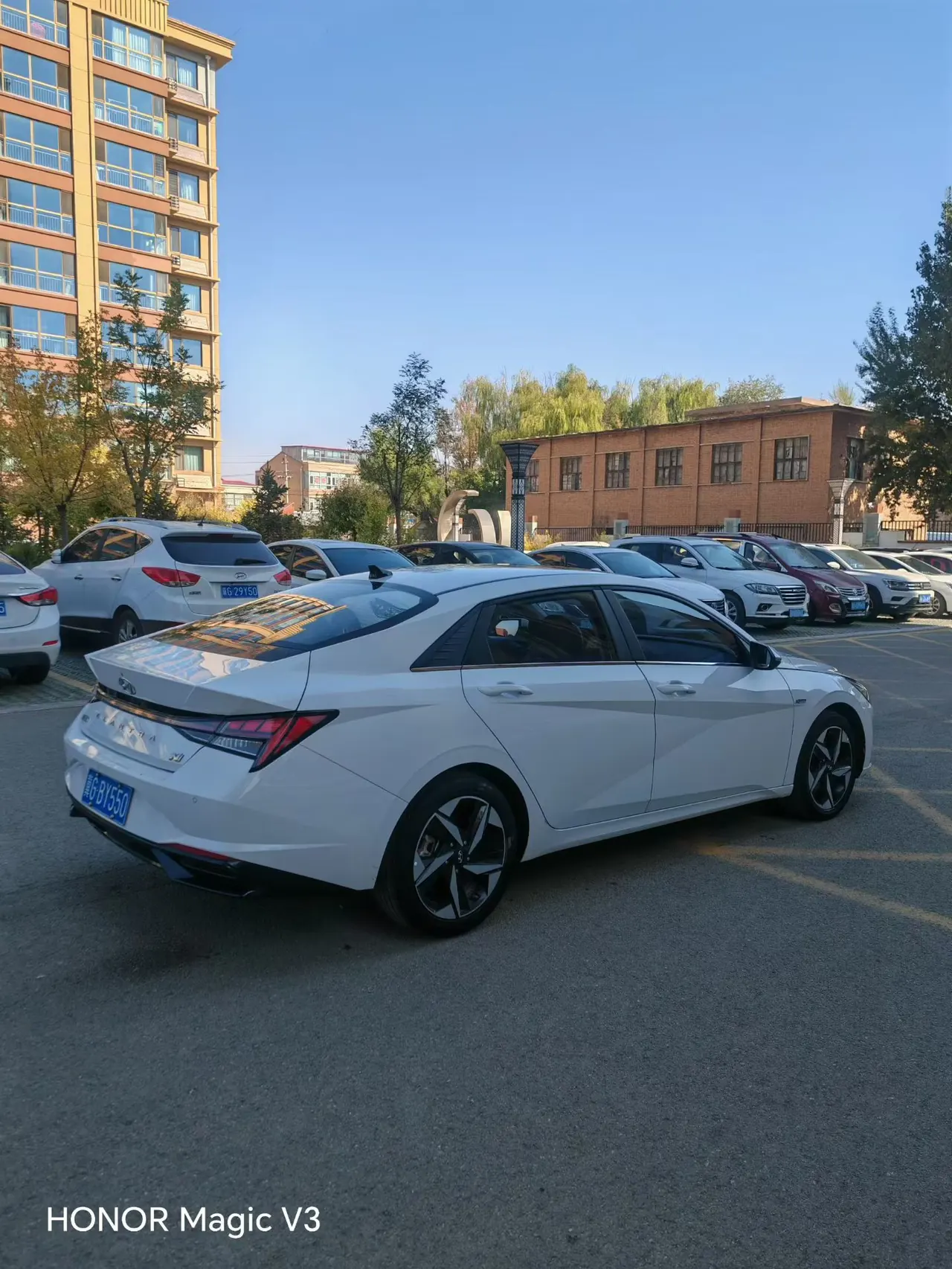 Hyundai 2021 Elantra -3-compartment 1.5 stepless LUX premium automatic gear 8